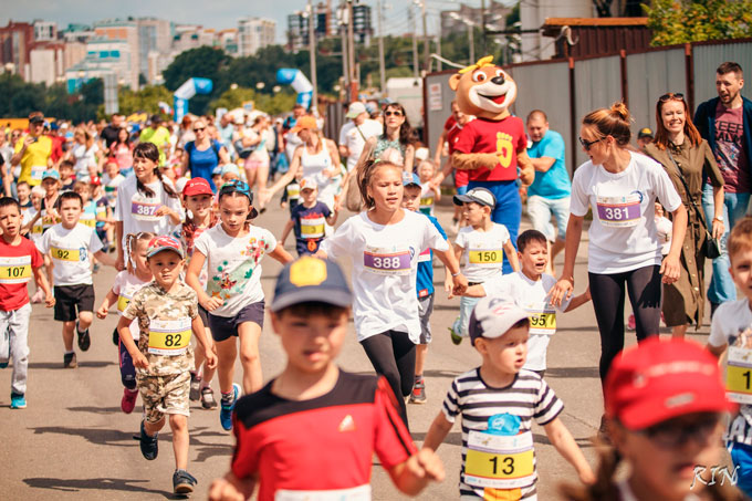 благотворительный полумарафон #БежимсКузей