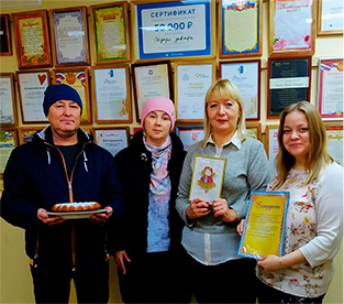 В офис заглянули родители Ани Романовой