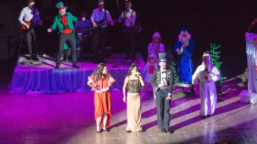 Бродвей до мюзикла доведет