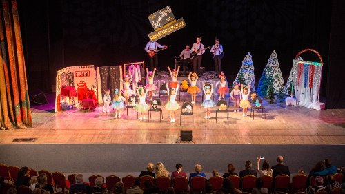 Бродвей до мюзикла доведет