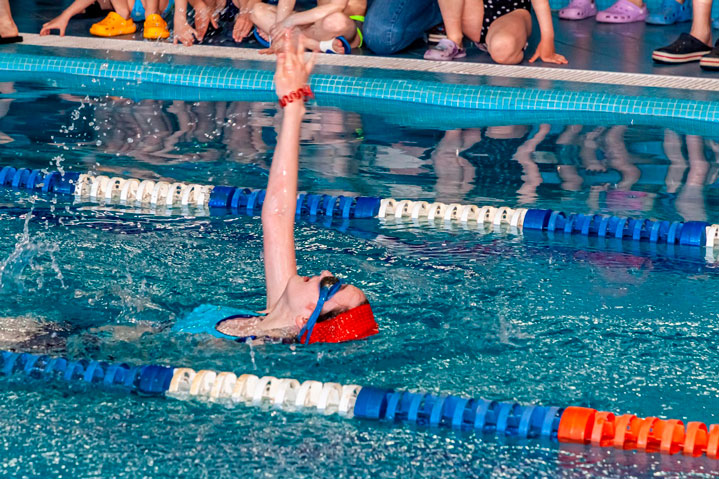 Почему важно поддерживать программы реабилитационного плавания.