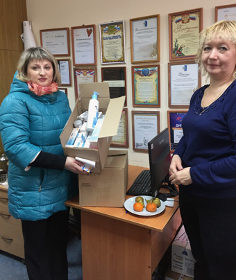 23 апреля в благотворительном фонд «Подари ЗАВТРА!» вновь распаковали коробки добра для «детей-бабочек»