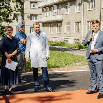 Спасибо, что помогли построить детскую площадку